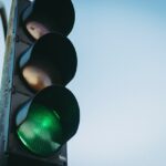 Como esperar pela luz verde de Deus para tomar decisões sábias