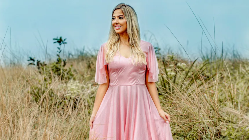 Bruna Lopes / Single "Mesa no Deserto - Foto: Divulgação