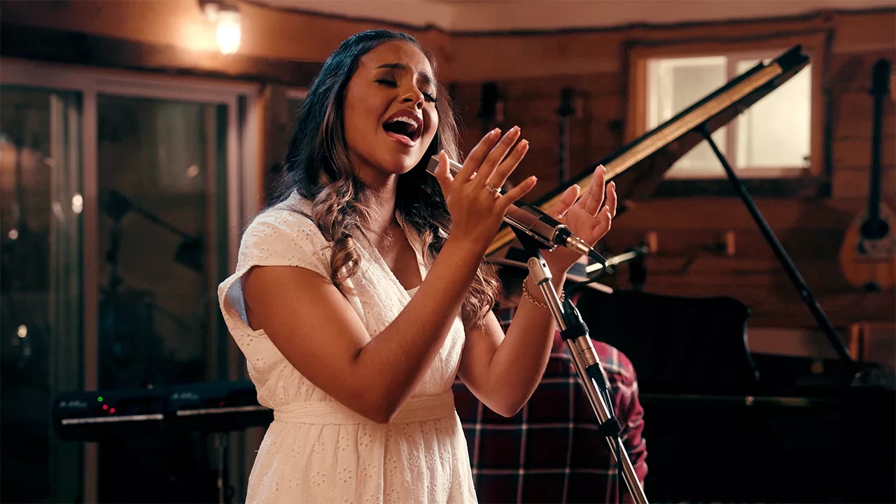 Julia Vitória regrava "Pai de Amor" e resgata clássico dos anos 70 - NT  Gospel