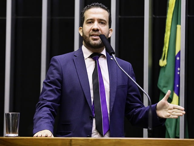 "Evangélico", deputado André Janones admite ter criado fake news para ajudar Lula / Foto: Camara dos Deputados