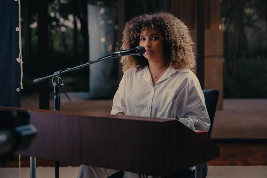 Milena Pinha, a nova voz ascendente da música gospel, firma-se na Onimusic e lança releitura do sucesso ''Mesmo Sem Entender'', de Thalles Roberto. Foto: Divulgação.
