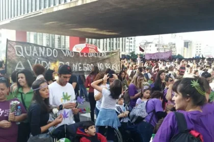 Prefeitos unidos no Pacto Contra as Drogas combatem a "Marcha da Maconha" e propõem ação contra a dependência química. Foto: tirada na Marcha da Maconha.