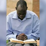 Evangelistas detidos injustamente enfrentam acusações de blasfêmia em Uganda, provocando preocupações e mobilização da igreja local. Foto: Ilustração/Facebook/Portas Abertas