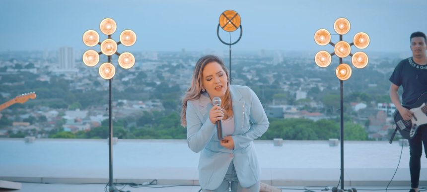 A cantora Brunna Brandão está pronta para impactar o cenário cristão brasileiro com o lançamento de seu mais recente single, "Não Há Outro". Foto: Divulgação.