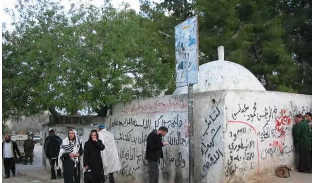 Vândalos profanam o túmulo de Josué na Cisjordânia com mensagens antissemitas e pró-Hamas, causando indignação. Foto: Imagem ilustrativa/Wikimedia/Shuki.