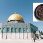 Arqueólogos encontram duas moedas bizantinas no Monte do Templo, sugerindo presença cristã antes da conquista muçulmana de Jerusalém. Foto: Unsplash/Robert Bye/Museu Britânico