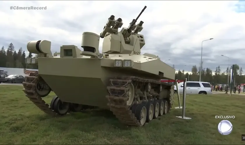 A guerra da Rússia e Ucrânia evolui para uma dimensão inovadora com a entrada de robôs no campo de batalha. Captura de tela: YouTube/Câmera Record