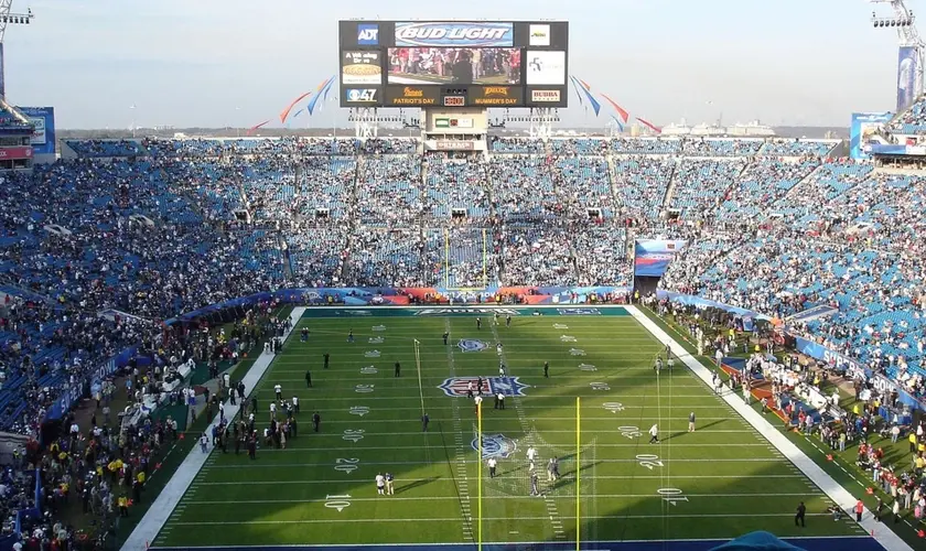 O ex-treinador da NFL, Tony Dungy, conhecido por sua dedicação ao futebol e à fé, planeja compartilhar Jesus durante o Super Bowl de 2024. Foto: Reprodução/Wikimedia Commons/CTLiotta