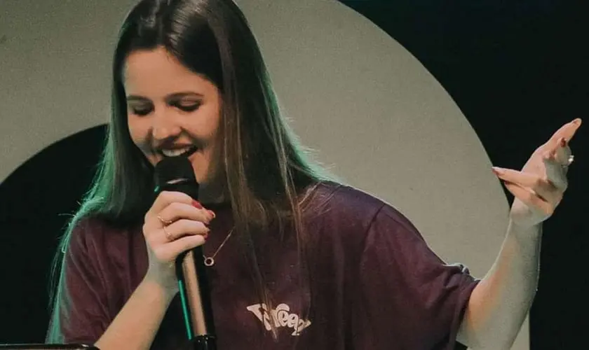 A escritora Analice Barroso, conhecida como "A princesa cristã", alertou sobre os perigos da gradualidade no pecado. Foto: Reprodução/Instagram.