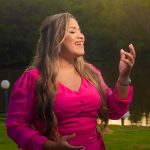 A cantora e compositora Danielle Lobato lança sua nova canção autoral, "Vem Senhor", inspirada na busca por adoração genuína. Foto: Divulgação.