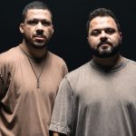 "Deus vencedor" é o título do novo single que o cantor Klebson Kollins lançou em parceria de seu amigo Bob Jonathan, pelo selo Brasas Music. Foto: Divulgação.