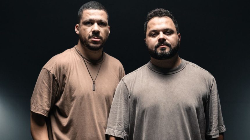 "Deus vencedor" é o título do novo single que o cantor Klebson Kollins lançou em parceria de seu amigo Bob Jonathan, pelo selo Brasas Music. Foto: Divulgação.