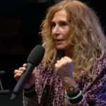 Mulher testemunha a cura de câncer avançado após enfrentar tratamentos agressivos com determinação e confiança em Deus. Foto: Reprodução/YouTube