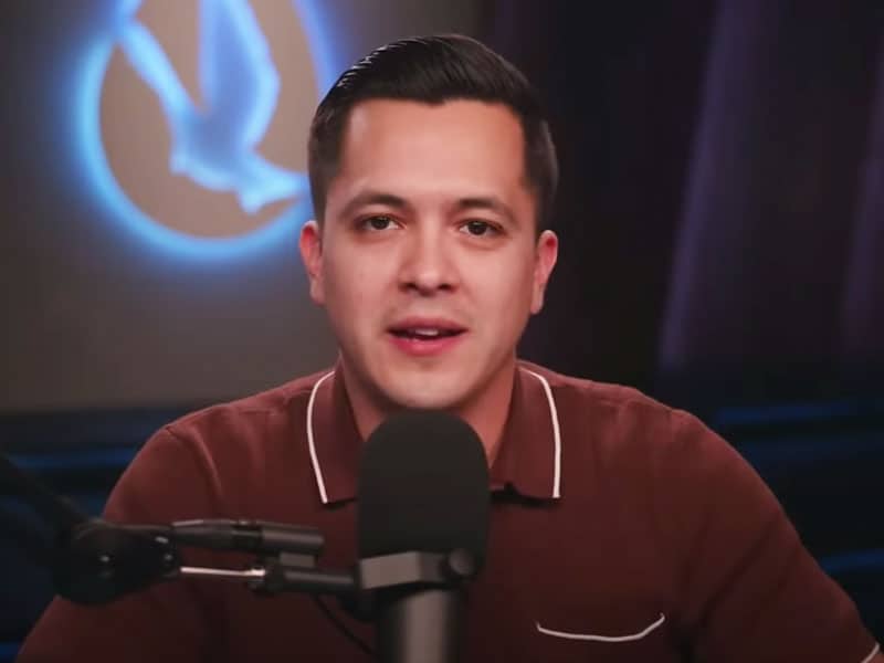 David Diga Hernandez, renomado líder espiritual, destaca a importância da oração como uma necessidade vital na vida dos crentes. Foto: God TV