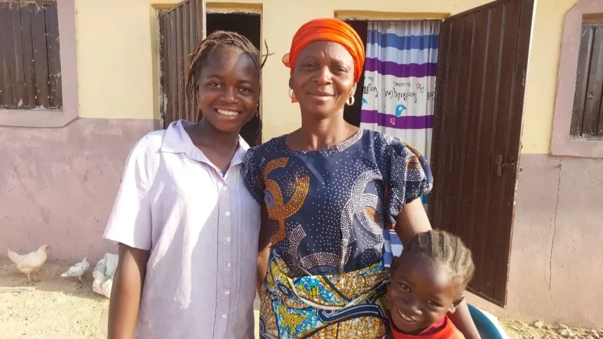 O testemunho de fé de Bethany durante seu cativeiro pelo Boko Haram, na Nigéria, destaca sua força espiritual em momentos desafiadores. Foto: Portas Abertas.