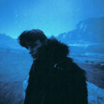 O novo single do cantor Mike, "Era Tão Real", que foi usada como tema musical na série "Reis" da Rede Record, está disponível no YouTube. Foto: Disponível.