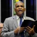 Deputado apresenta projeto para proibir simulação de atos sexuais em eventos públicos