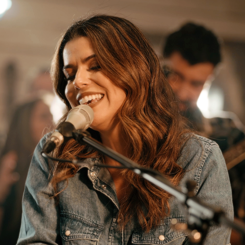 Dando continuidade aos lançamentos, Rachel trouxe, recentemente, um medley emocionante: “Alegria / Sou Feliz”. Foto: Divulgação.