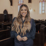 A aclamada cantora gospel Gabriela Rocha apresenta seu novo single "Toda Terra", a primeira faixa do aguardado álbum "A Igreja". Foto: Divulgação.