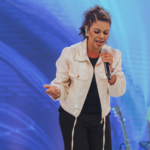 Após as canções “Quem é Como Nosso Deus?” e “Hosana”, Nivea agora traz “Abre os Selos”, faixa que dá título ao novo álbum. Foto: Divulgação.