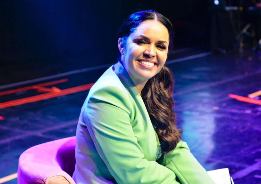 Casada com o pastor e cantor Waguinho, a pastora Fabíola Bastos promove a 11ª edição da Conferência Escolhidas no Rio de Janeiro. Foto: Divulgação.