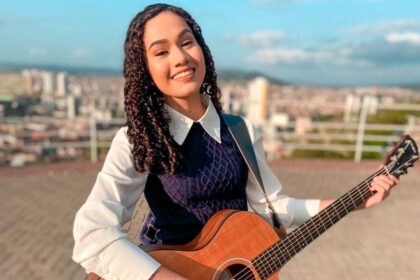 A cantora Maysa Evellin prepara uma nova fase em sua carreira com o lançamento de "Precioso Amor," sua mais recente canção. Foto: Divulgação.