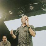 A nova música "Só De Cantar Teu Nome", uma colaboração entre os cantores Jeser Pires e David Quinlan, lançou nas plataformas digitais. Foto: Divulgação.