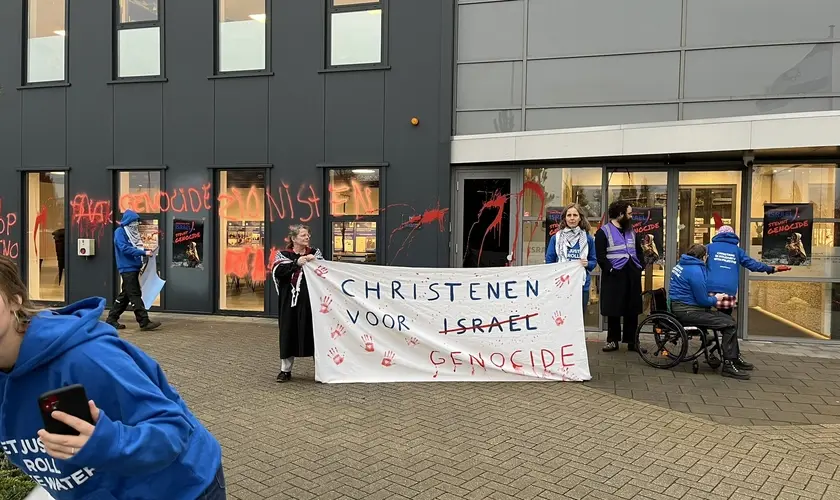 Ativistas pró-Palestina vandalizaram o centro Christians For Israel (C4I) na Holanda, acusando-o de apoiar genocídio. Foto: X/CIDI