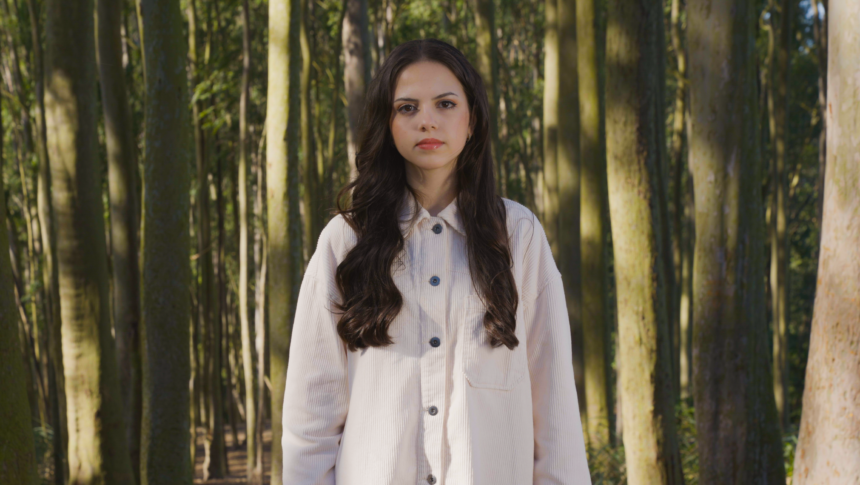 Babi Garcia lança “Em Seu Nome”, a primeira versão brasileira de uma canção originalmente interpretada pela norte-americana Katy Nichole. Foto: Divulgação.