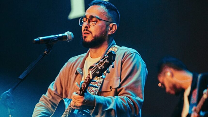 Um pouco após ser anunciado na Flame Music, Higor Rosa lança sua primeira canção pela gravadora intitulada "Filho Amado". Foto: Divulgação.