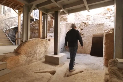 Descoberta revelou uma estrutura do Período do Primeiro Templo em Jerusalém, conforme anunciou a Autoridade de Antiguidades de Israel (IAA). Foto: Reprodução/YouTube/All Israel News