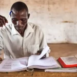 Tradutores usam a internet do Elon Musk, via Starlink, para traduzir a Bíblia em áreas remotas e levar a Palavra de Deus mais rápido. Foto: Wycliffe Associates