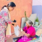 No Dia Mundial da Hanseníase, um grupo de mulheres da Believers Eastern Church levou esperança a uma colônia de leprosos no Sul da Ásia. Foto: Believers Eastern Church