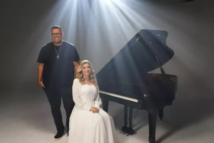 A cantora Marianna Goes acaba de lançar o single "A Cruz e O Trono", com participação especial do cantor e compositor Anderson Freire. Foto: Divulgação.