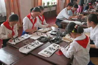 Cristãos na Coreia do Norte enfrentam doutrinação em massa e perseguição, onde o regime impede a liberdade de fé desde a infância. Foto: Portas Abertas.