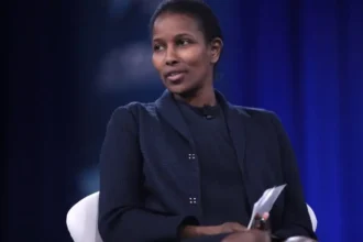 Ex-ateia, conhecida por criticar o islamismo, surpreende ao anunciar sua conversão ao Cristianismo e defender valores conservadores. Foto: Wikimedia Commons