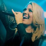 A cantora Andréa Fontes apresenta ao público seu mais novo single, "Céu, Minha Recompensa", lançado pela Flame Music. Foto: Divulgação.