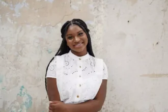 A cantora Thalita Roberta lançou, recentemente, seu novo single “Tente Outra Vez”, uma canção marcada por encorajamento e superação. Foto: Divulgação.