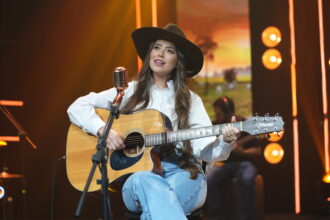 Tamy Klaus estreia na Louvor Eterno com “O Segredo da Felicidade”, música inédita escrita por Dim Soares e produzida por Misael Coelho. Foto: Divulgação.
