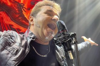 O cantor Jota T, conhecido por seu trabalho à frente do rock gospel nacional, lançou recentemente, o videoclipe "Canela de Fogo". Foto: Divulgação.