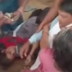 No último domingo (1º), cristãos foram brutalmente agredidos durante um culto na vila de Chakarbhatha, na Índia. Segundo informações da missão brasileira One Passion Mission, criminosos invadiram a igreja enquanto os fiéis adoravam a Jesus e começaram a atacá-los violentamente. A cena registrada em vídeo mostra cristãos desmaiados no chão, sendo socorridos por outros irmãos da fé. O clima era de caos e desespero, enquanto policiais apenas observavam o ocorrido sem intervir. O pastor local enviou as imagens pedindo intercessão urgente. Clamor por oração Eles não pedem fuga, mas apoio espiritual A One Passion Mission compartilhou o vídeo nas redes sociais e fez um apelo à Igreja em todo o mundo: “Eles não pedem conforto. Não pedem fuga. Pedem oração. Eles precisam das nossas orações. Precisam do nosso apoio. Não podemos fechar os olhos. Ore pela Igreja Perseguida na Índia”. A perseguição religiosa no país tem se intensificado nos últimos anos. Em abril, cristãos foram atacados em Gujarat por hindus radicais durante uma celebração de Páscoa. Os agressores usaram paus e facas, alegando que os cristãos não tinham direito de cultuar. Índice de perseguição cresce Índia ocupa 11º lugar entre os países mais perigosos para cristãos De acordo com a Lista Mundial da Perseguição 2025, divulgada pela Missão Portas Abertas, a Índia ocupa o 11º lugar entre os países onde é mais difícil ser cristão. “A perseguição contra os cristãos na Índia está crescendo de forma alarmante. Nossos irmãos estão sendo atacados apenas por se reunirem para adorar”, declarou a missão. A One Passion Mission atua há 10 anos levando o Evangelho aos países mais fechados ao cristianismo. Já são 38 igrejas plantadas, 8 escolas e 2 orfanatos em 13 nações onde os cristãos vivem sob constante ameaça. Ore pela Igreja na Índia. Que a fé dos nossos irmãos permaneça firme diante da perseguição. Foto: Reprodução/Instagram/One Passion Mission