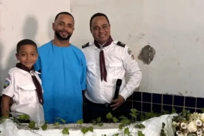 Pedreiro emociona a família ao aceitar Jesus e descer às águas no batismo na Bahia, após anos resistindo ao chamado de Deus. Foto: Notícias Adventistas