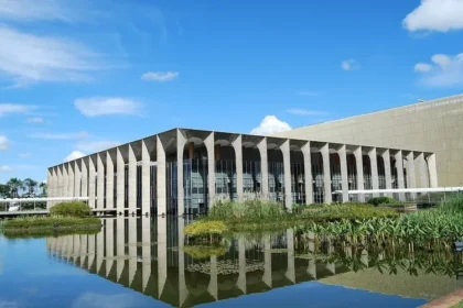 Itamaraty condena ataques em Gaza e exige investigação independente sobre mortes de civis em centros de ajuda humanitária. Foto: Wikipedia.