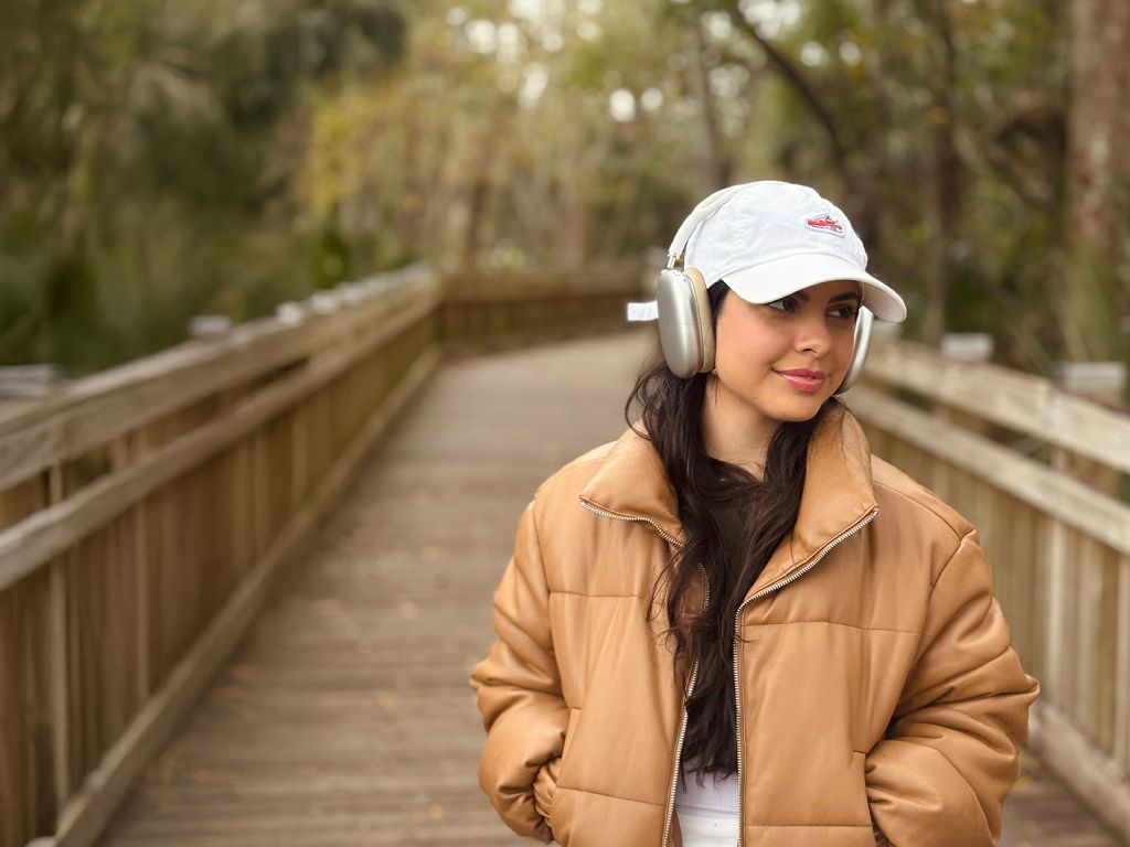 Amanda Loyola aposta na pop music no novo single “Quando Eu Te Encontrei”