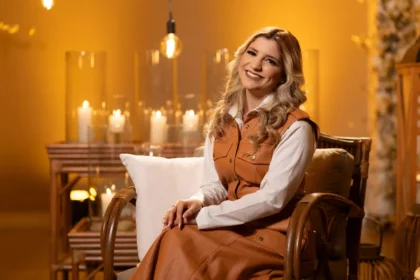Marianna Goes lança “Incendeia”, single de avivamento com clipe impactante. Música clama pela presença de Deus e renovo espiritual. Foto: Divulgação.