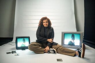 Milena Pina lança “Um Conselho” após sucesso de “Inquietações” e viralizar cantando com passarinho nas redes sociais. Foto: Divulgação.