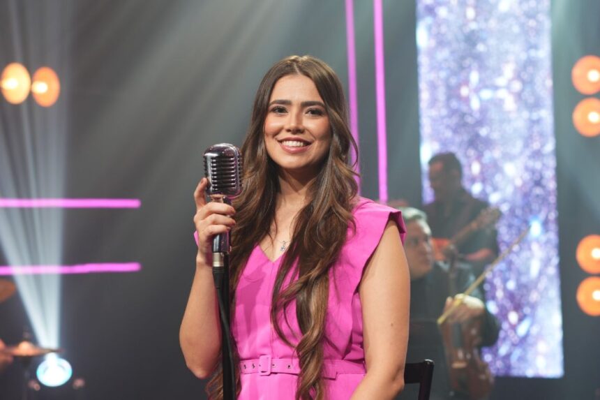 Revelada no Programa Raul Gil e aposta da Gravadora Louvor Eterno, a cantora Tamy Klaus apresenta a canção “Dependo do Teu Amor”. Foto: Divulgação.