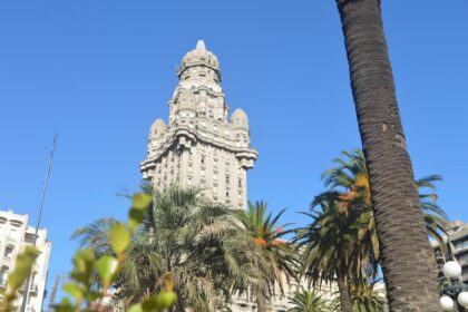 Pentecostalismo no Uruguai: movimento chegou no século XX, enfrentou desafios e cresceu com fé, oração e dons do Espírito Santo. Foto: Representativa/Unsplash.