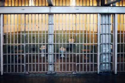 Pastores na Nicarágua enfrentam perseguição e prisão após cruzadas evangelísticas; fé os sustentou durante nove meses de cárcere injusto. Foto: Representativa/Unsplash.