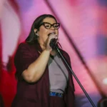 Midian Lima lança o medley “Corinhos de Fogo”, com releituras pentecostais poderosas em seu novo DVD ao vivo. Foto: Divulgação.